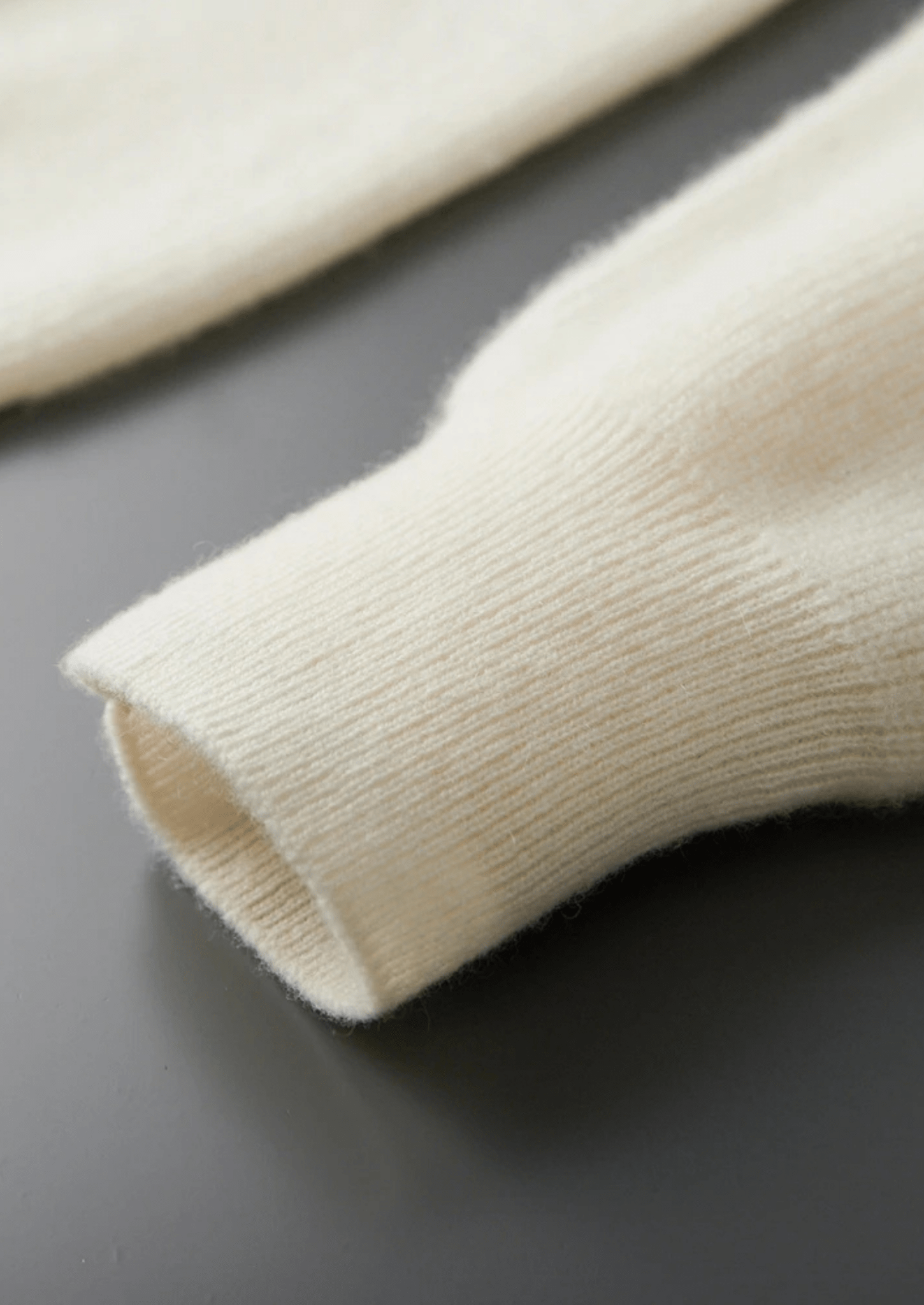 PREMIUM CASHMERE RIBBED HALF - ZIP SWEATER - Derada