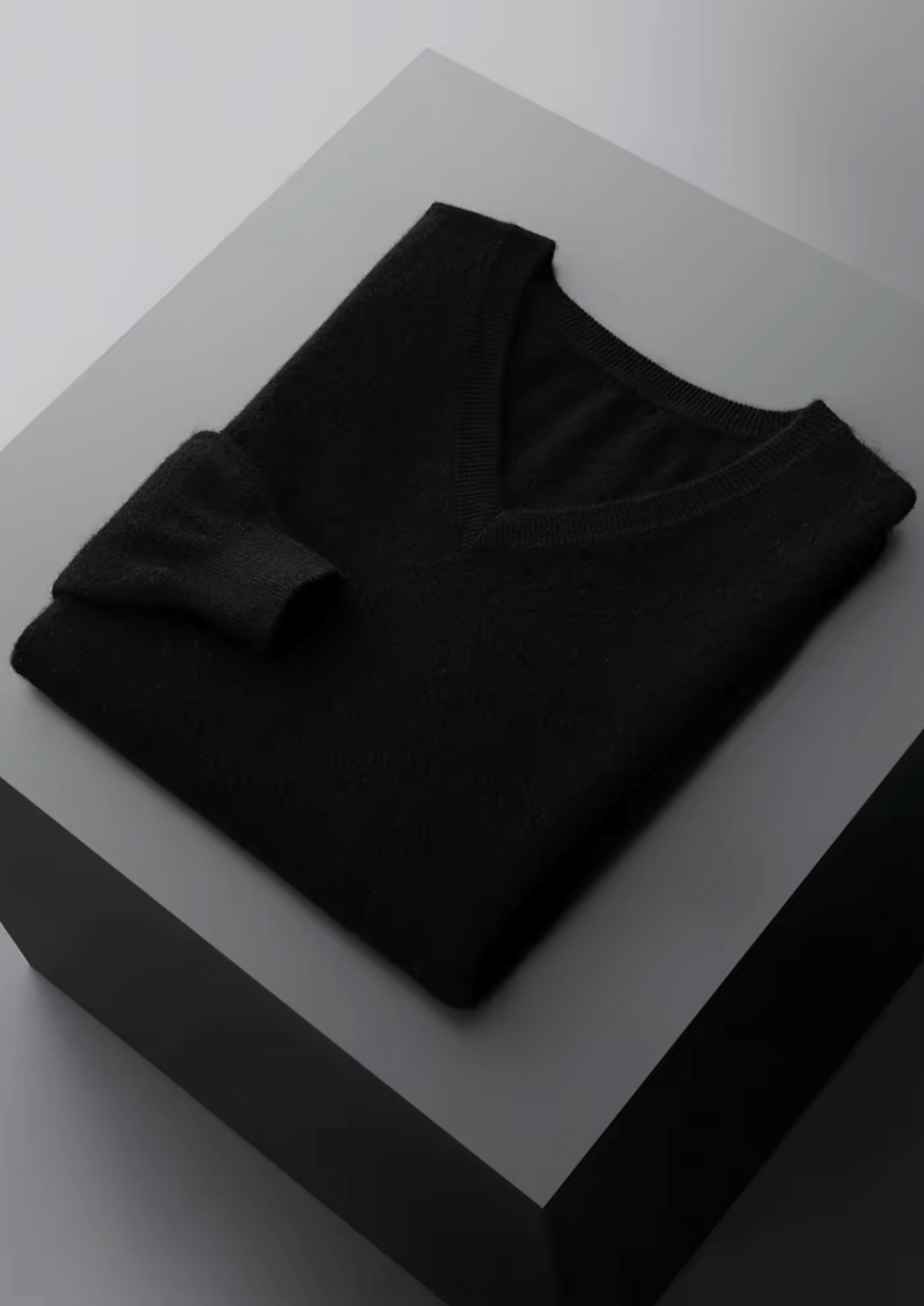 PURE EXTRA - FINE MERINO WOOL CLASSIC V - NECK SWEATER - Derada